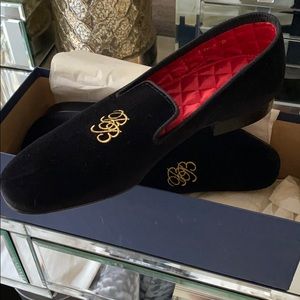 Black velvet slippers